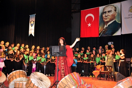Esentepe İlköğretim Okulu’nun müzik gecesi eğlendirdi