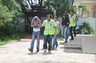Çalıştıkları iş yerini soydular