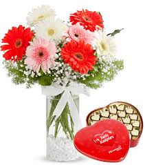 KAFKAS, Diyarbakır'da  Annelere  Çiçek Hediye Etti