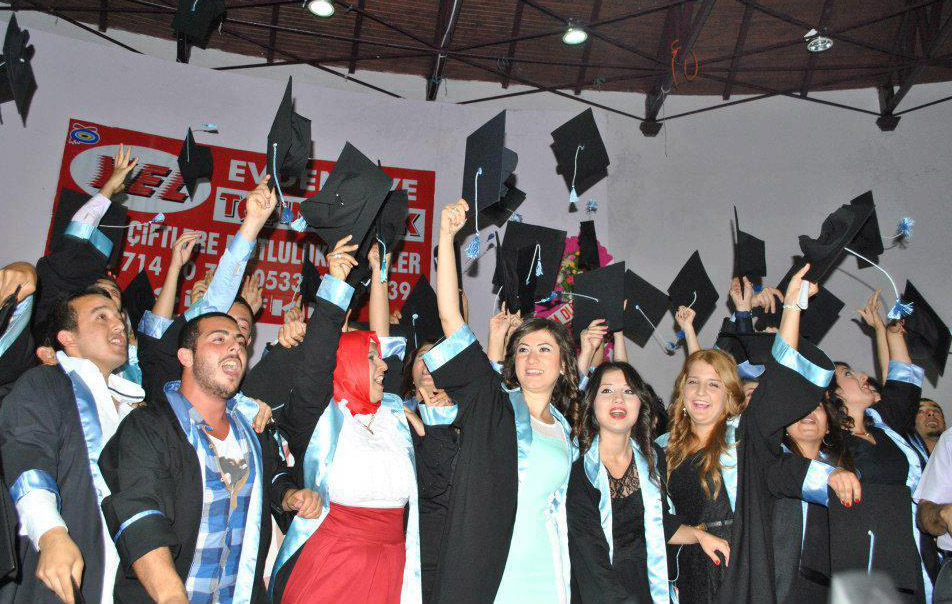 Taşucu MYO'da mezuniyet coşkusu