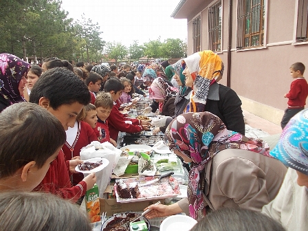 Alparslan Ortaokulu kermes düzenledi