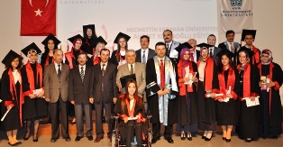NEÜ'de mezuniyet sevinci
