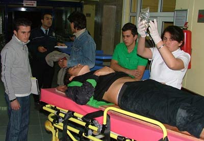 Öğrencilere kamyon çarptı:2 yaralı