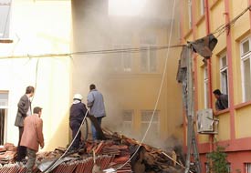 Hükümet konağında yangın paniği