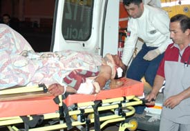 Traktör şarampole devrildi