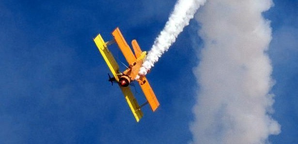 Adana'da gösteri uçağı düştü: 1 ölü