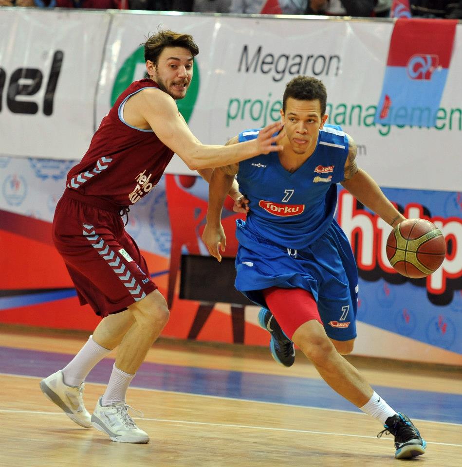 Üniversite’de yabancılar FIBA’ya gidiyor