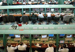 DOLAR 1.77’YE GERİLEDİ, İMKB ZİRVE YAPTI