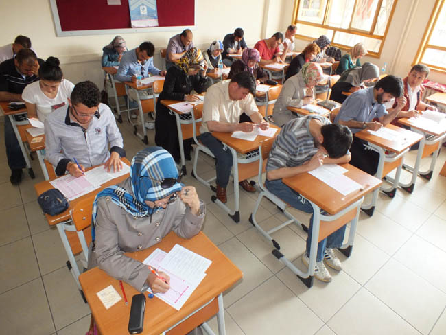 Siyaset Akademisi kursiyerleri sınavda ter döktü
