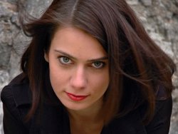 Dişi kurt Çiğdem Batur hayranına dava açtı