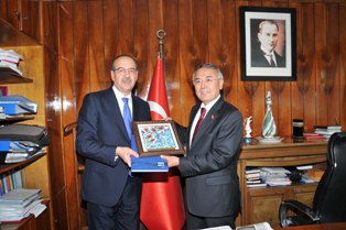 Büyükhelvacıgil, Kaymakamları ziyaret etti