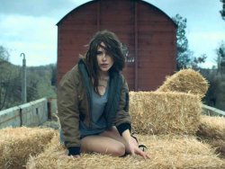 Gülşen’in Yatcaz Kalkcaz’ına davul zurnalı yorum TIKLA İZLE