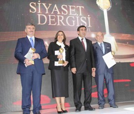 Yılın Büyükşehir Belediye Başkanı ödülü Akyürek'e