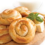 Peynirli ve fesleğenli gül böreği