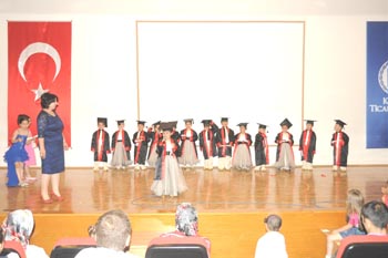 M. Katırcı Anaokulu öğrencilerinden yılsonu şenliği