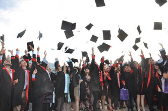 Huğlu MYO'da mezuniyet sevinci