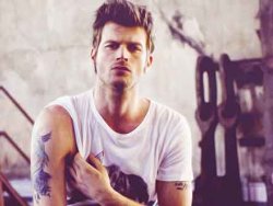 Işıklar: Kıvanç Tatlıtuğ'a ABD’de garson rolü verirler