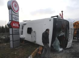 Öğrencileri Taşıyan Midibüs Devrildi..