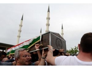 İş Adamı Ünlü Toprağa Verildi