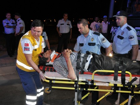 Otobüsten düşen taraftar yaşam mücadelesi veriyor