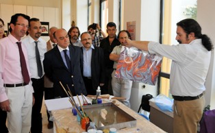 42 sanatçı 42 eserini sergiledi