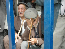 Emekliler için sağlık karnesi kaldırıldı