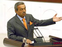 Kamer Genç'e görülmemiş meclis protestosu