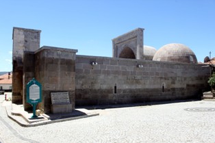 Tarihi medrese kiraya verildi