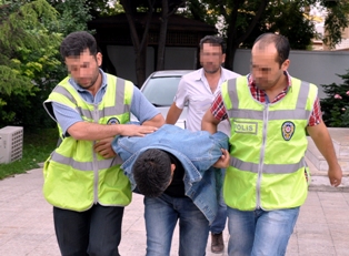 Çaldıklarını satamadan yakalandı