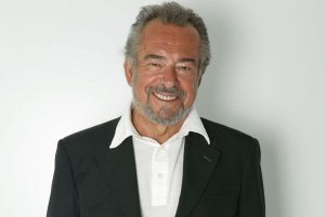 Güneri Civaoğlu kimdir?