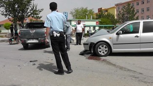 Hastane önünde kaza: 1 yaralı