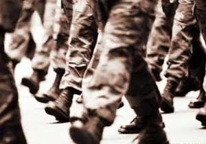 Köpeğe tekmil verdirdiler