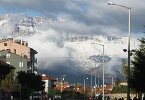 Seydişehir'e yılın ilk karı düştü.