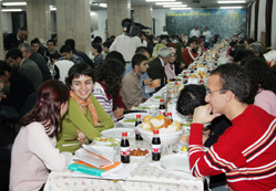 Üniversite öğrencilerine yemek