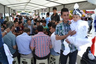 Çiçekli ailesinde iki mutluluk bir arada