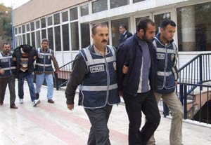 Hırsızlık şüphelileri kaçamadı