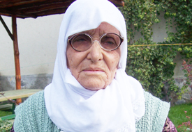 300 YTL'lik emekli maaşıyla bağış