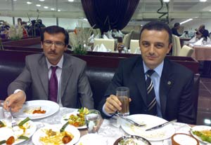 Kaynak, Demir Hindi Şerbetine bayıldı