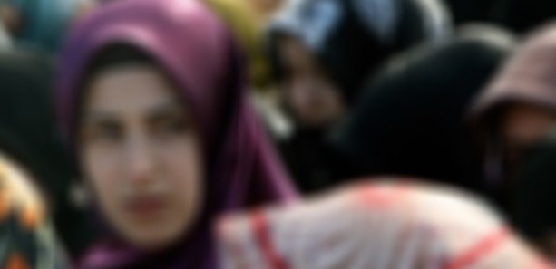 Başörtülü kıza metroda çirkin saldırı!