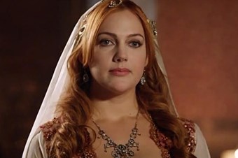 Meryem Uzerli dönüyor