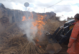 Yangında bir aile yok oldu