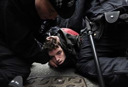 G8 protestolarında 57 gözaltı