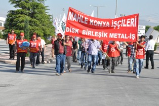 Sözleşme imzalanmayınca işvereni protesto ettiler