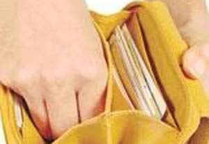 Yolculukta parasının çaldırdığını iddia etti