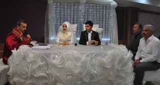 Esra ve Mehmet evlendi