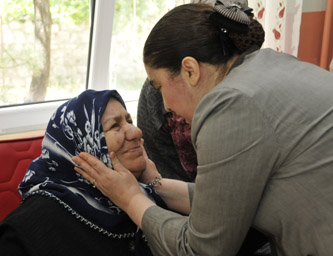 Gönül Elçileri Huzurevi’nde gönülleri fethetti