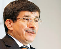 Türk dış politikasının beyni Davutoğlu mu?