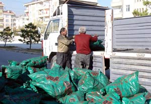Karapınar'da kömür dağıtımı sürüyor