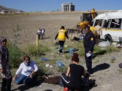 Minibüs takla attı: 20 yaralı