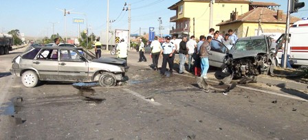 Konya’da iki otomobil çarpıştı: 5 yaralı